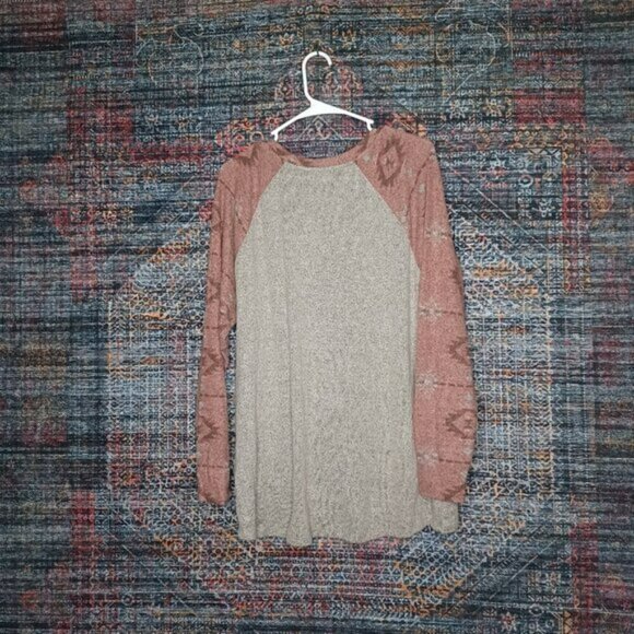 Maurices womens heathered gray red Navajo sleeve tied crew tee 1X NWT - Picture 3 of 5